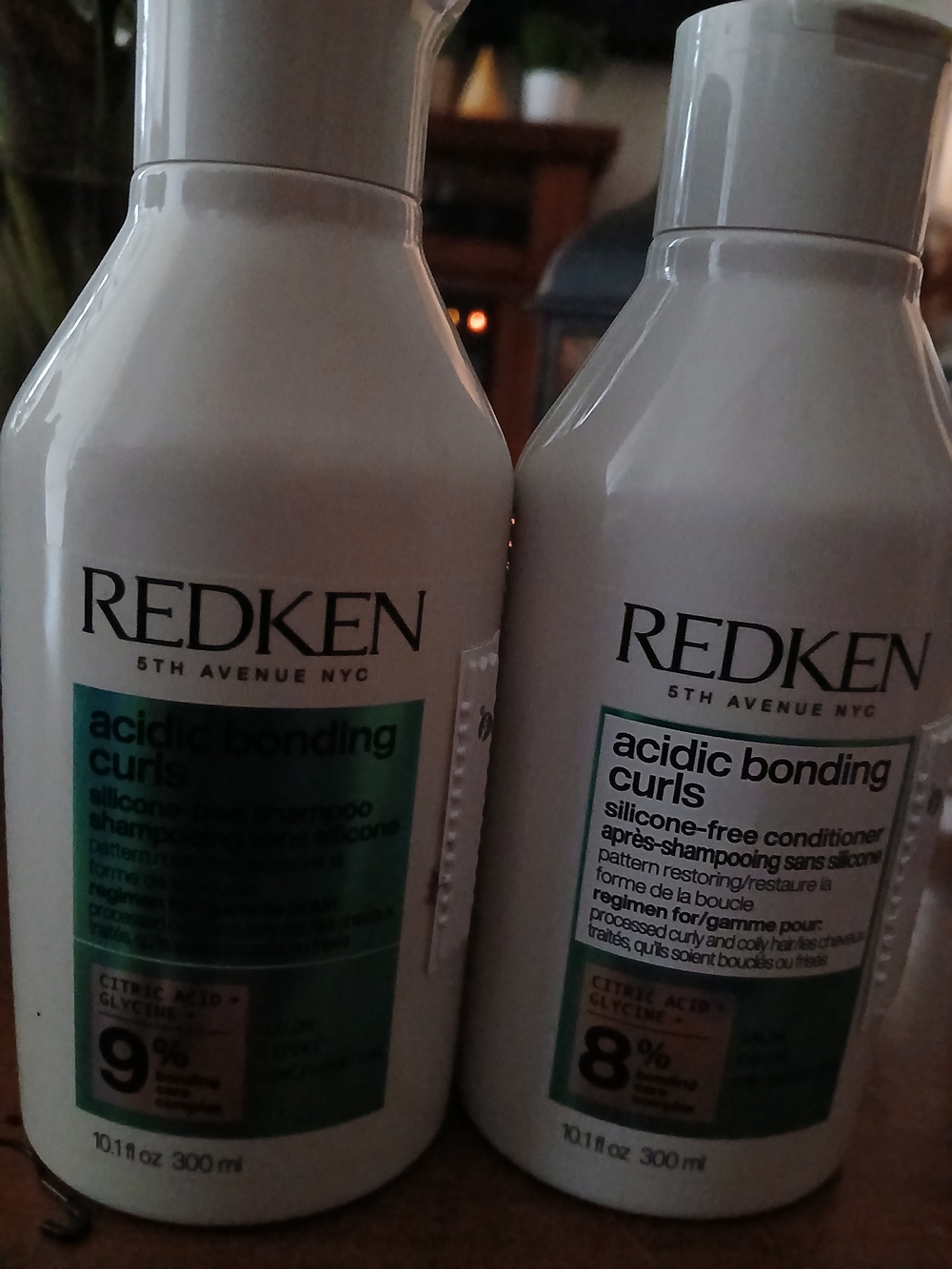 Redken Acidic Bonding Curls Silicone-Free Set in White and Green